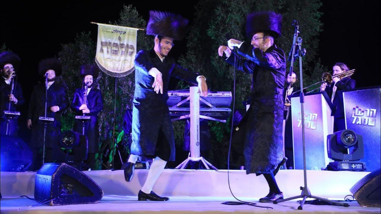 מקהלת מלכות & אהר'לע סאמעט - מחרוזת כל שירי בנצי שטיין